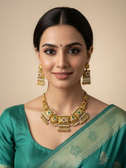 Saanjh Beautiful Wedding Wear Antique Gold Kundan Necklace Set