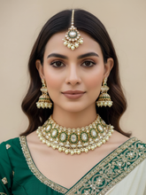 Luxury Heavy Kundan Pearl Choker Set – Emerald Green Polki Bridal Choker Necklace for Weddings