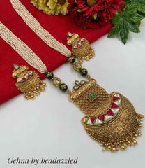 Traditional Gold Plated Royal Bridal Look Antique Golden Pendant Necklace Set For Woman