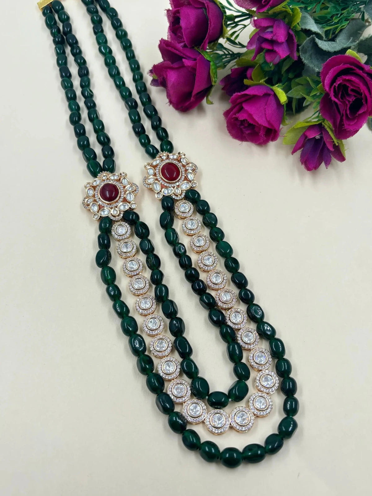 Semi Precious Unisex Green Beaded Jewellery With Side Kundan Brooches