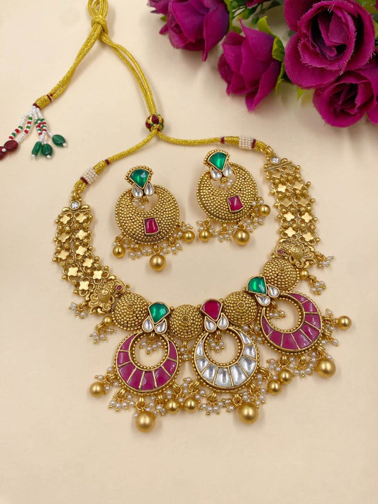 GLEAMING ANTIQUE GOLD NECKLACE - Navrathan