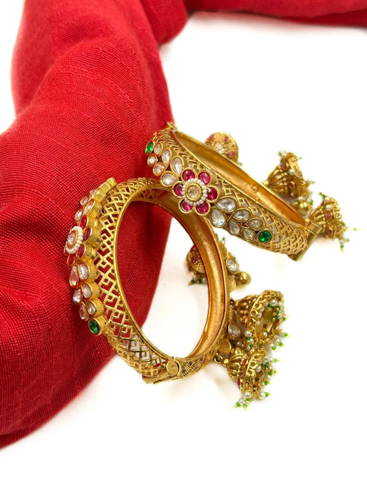 Explore the Splendor of Antique Golden Bangles Online At Gehna Shop