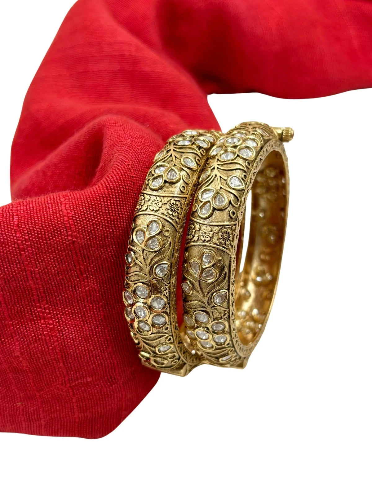 Kaahira Beautiful Floral Design Antique Kundan Bangles Set For Women