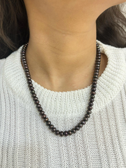 Single String Fresh Water Black Pearl Beads Necklace