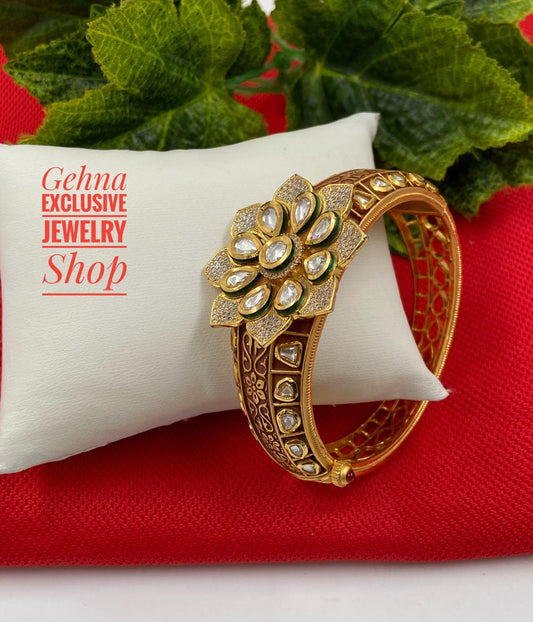 Laida Women Gold-Plated White Kundan & Pearls Studded Ring Bracelet
