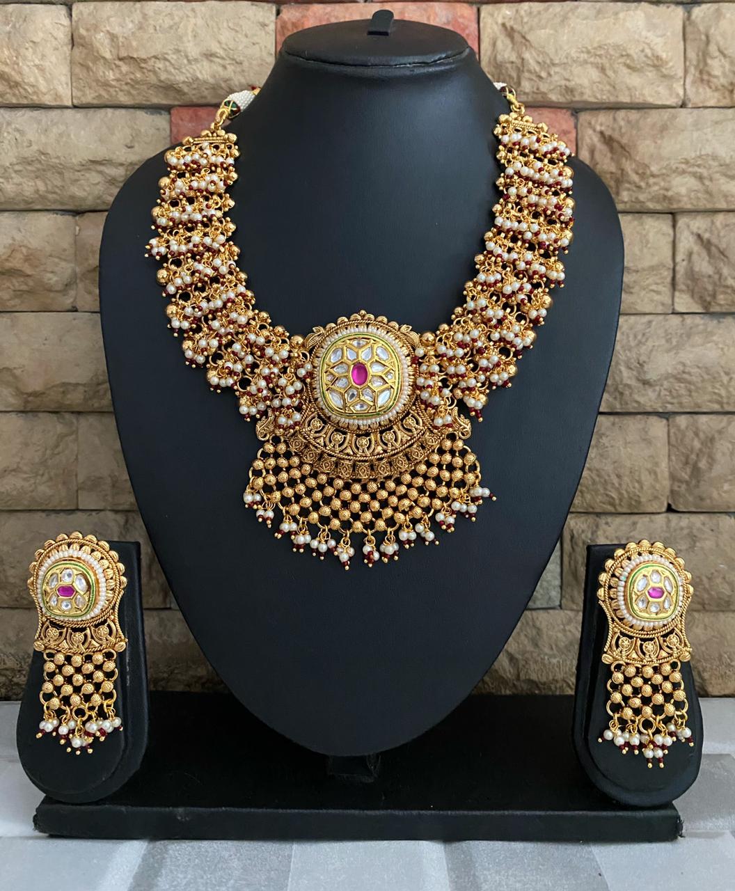 ANTIQUE GOLD PLATED HANDCRAFTED MULTICOLOUR NECKLACE SET – Sanvi Jewels