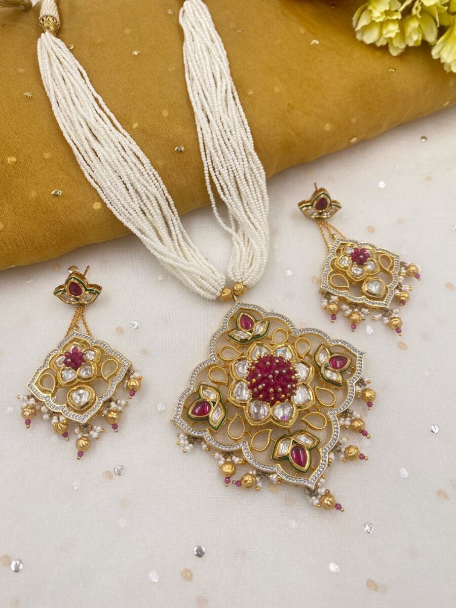 Designer Gold Plated High Quality Wedding Kundan Pendant With Pearls Necklace Set Kundan Necklace Sets