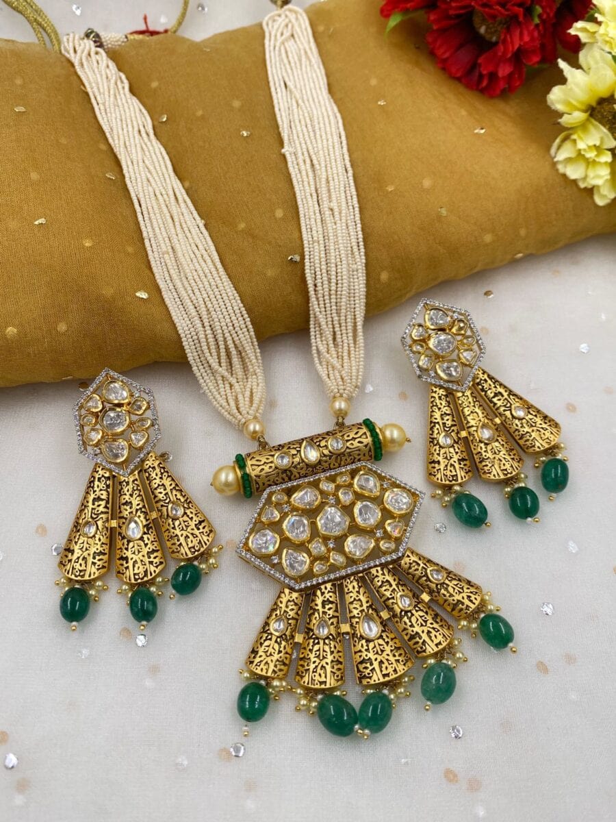 Designer Gold Toned Antique Kundan Pendant Wedding Necklace Set For Woman Kundan Necklace Sets