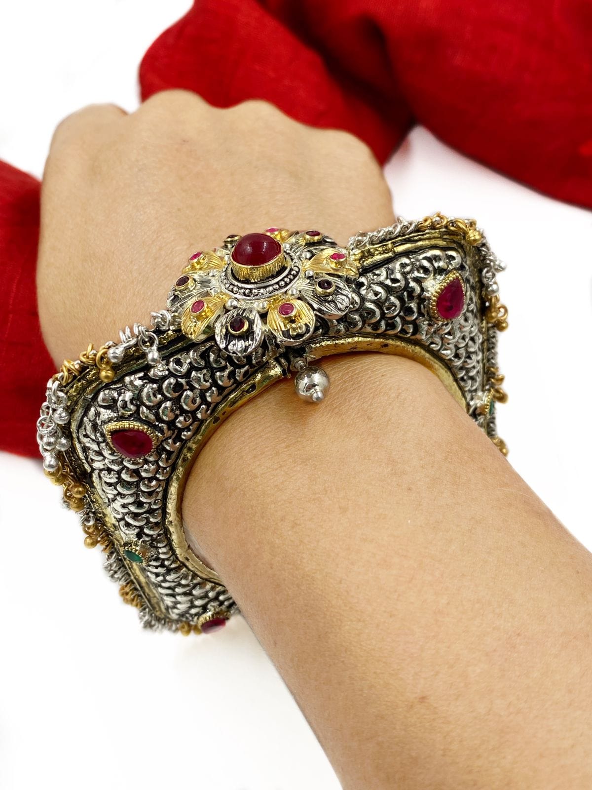 Buy online Silver Plated Bracelet from fashion jewellery for Women by  Nilu's Collection for ₹369 at 63% off | 2024 Limeroad.com