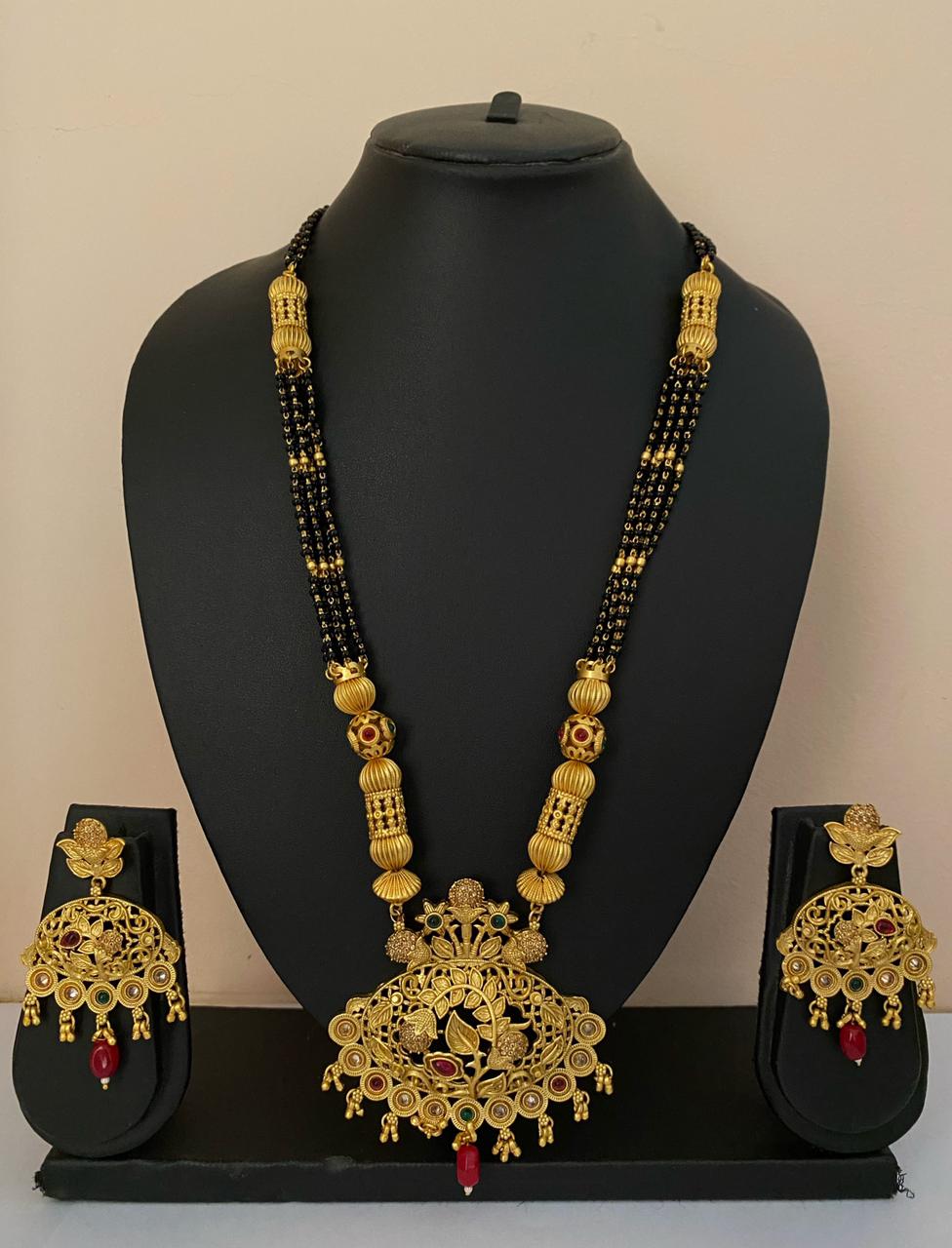 Image result for gold mangalsutra with earrings | Black beads mangalsutra  design, Gold bridal jewellery sets, Bridal gold jewellery designs