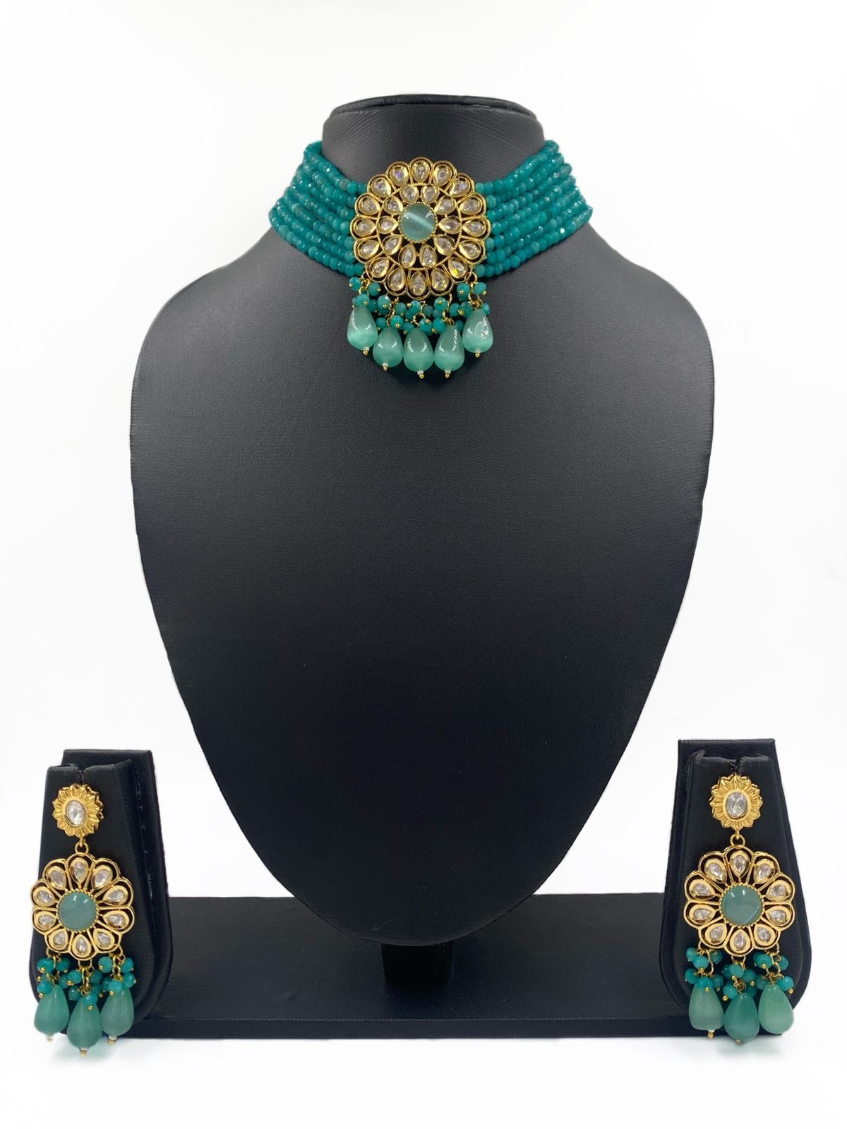Modern Look Kundan And Beads Choker Necklace Set From Gehna Shop Choker Necklace Set