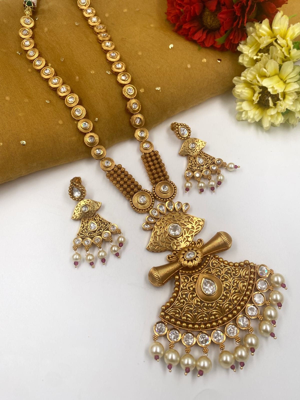 87 3/4 haram ideas | gold necklace designs, gold jewellery design necklaces,  gold jewelry fashion