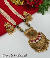 Traditional Gold Plated Royal Bridal Look Antique Golden Pendant Necklace Set For Woman Antique Golden Necklace Sets