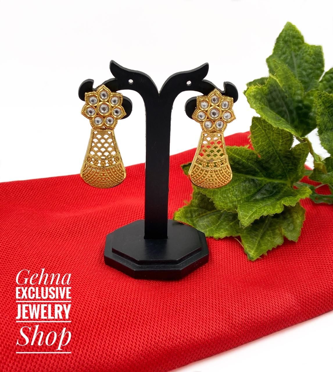 Traditional Gold Toned Light Weight Studded Kundan Earrings Earrings
